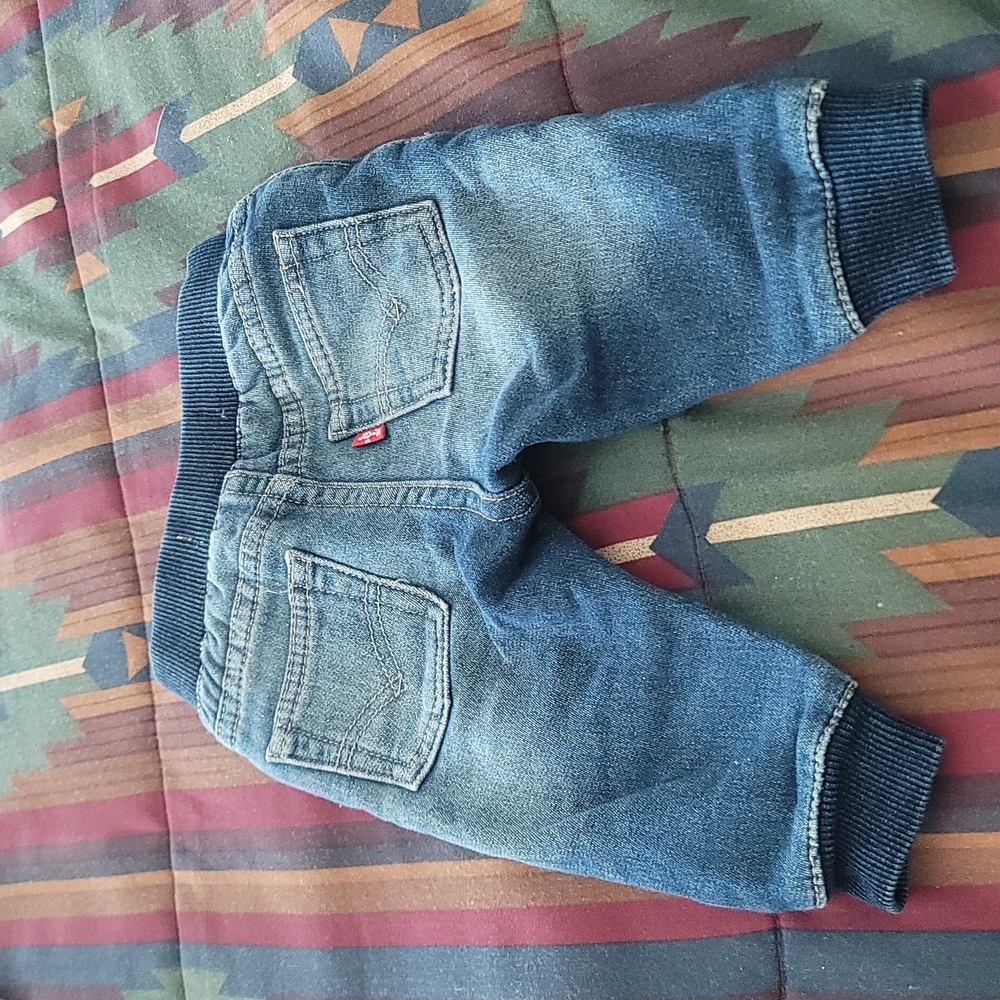 Levi's - Picture 2 of 4